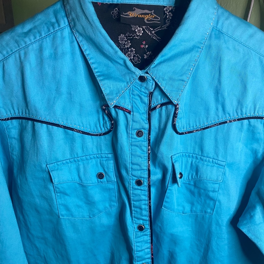 Women large long sleeve western shirt turquoise color with black buttons